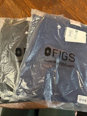 Figs Tansen joggers in Navy and Black Pack